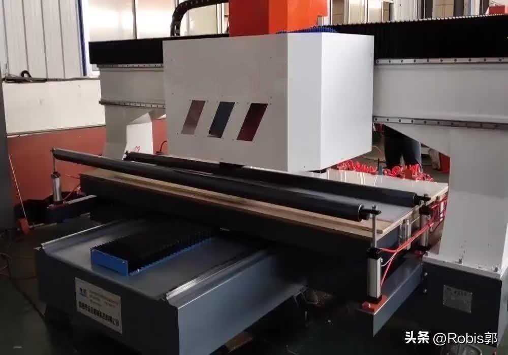 数控裁板锯的精度高、不崩边、断层 数控裁板锯的精度高、不崩边、断层