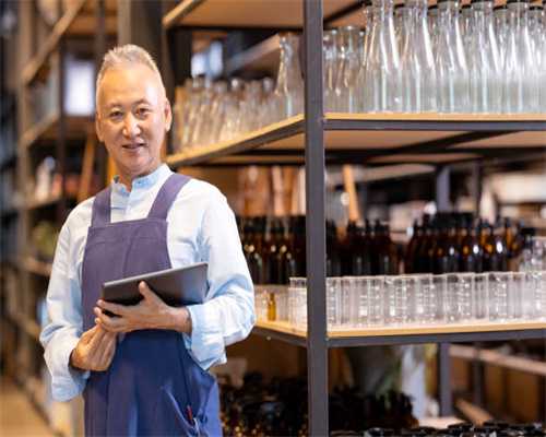 铁架床:员工宿舍中的温情港湾 铁架床:员工宿舍中的温情港湾