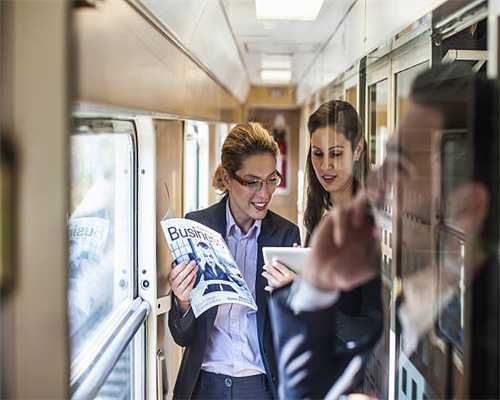 经常被误以为是白掌的广东万年青，品种繁多，很多是常见绿植