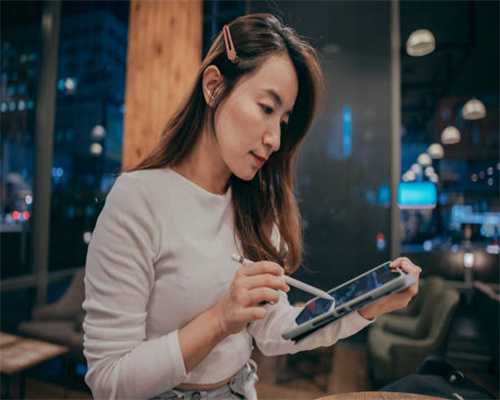 110㎡中间户，沙发电视墙调换位置，一卫改两卫