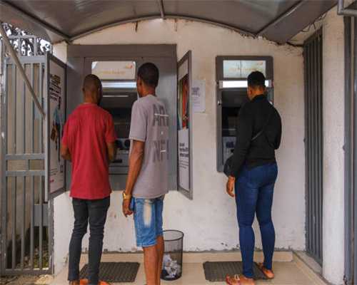 昌都中韵有限责任公司因抛扔、踩踏快件被处以罚款3000.0