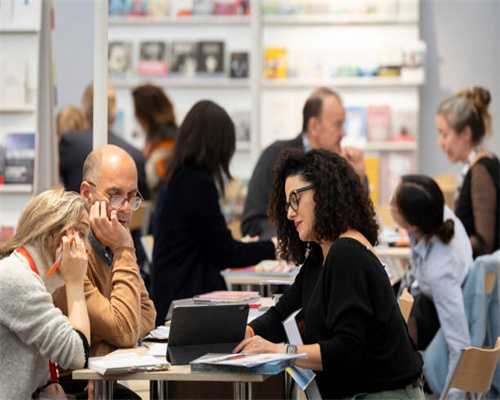 蛋糕展柜——中岛柜的好设计都有哪些? 蛋糕展柜——中岛柜的好设计都有哪些?