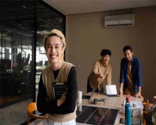 客厅隔出朝南小次卧，小一居变两居，宽敞明亮坐卧自由！