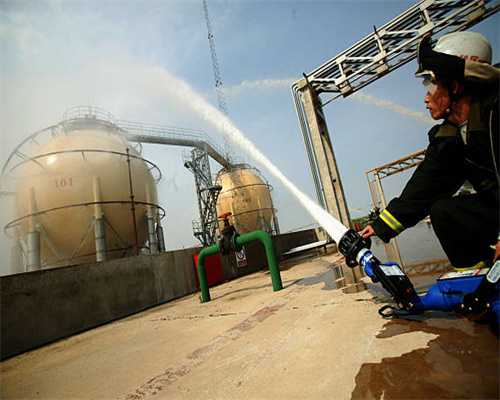 “少亏当赚，活下来就是赢家”：“中国灯饰之都”迎战“至暗时刻”｜电讯特稿