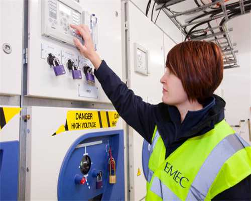 湖南农村怪事频发，百年坯房突现不明坑洼，户主半夜蹲守发现真相