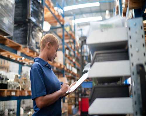 四川尚象建筑修缮技术有限公司取得方便调节的建筑防水修缮用涂抹装置专利，能够有效根据需求调整长度