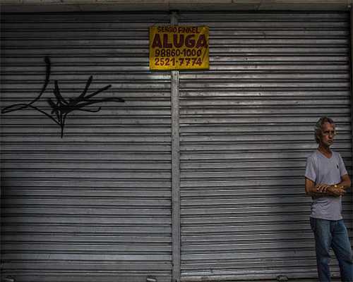 吊顶装饰钢板网。铝板网成本太高,又看中了钢板网装饰效果