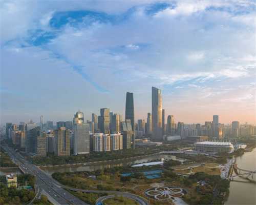 惊魂一幕!仅一个转弯,小汽车被刮平车顶...... 惊魂一幕!仅一个转弯,小汽车被刮平车顶......