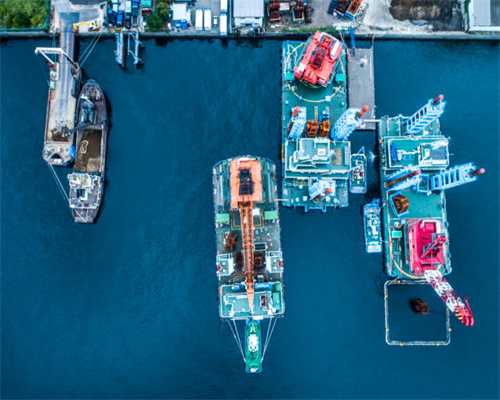 高级酒店淋浴房的地面，为什么都做了回形拉槽处理呢？因为好用